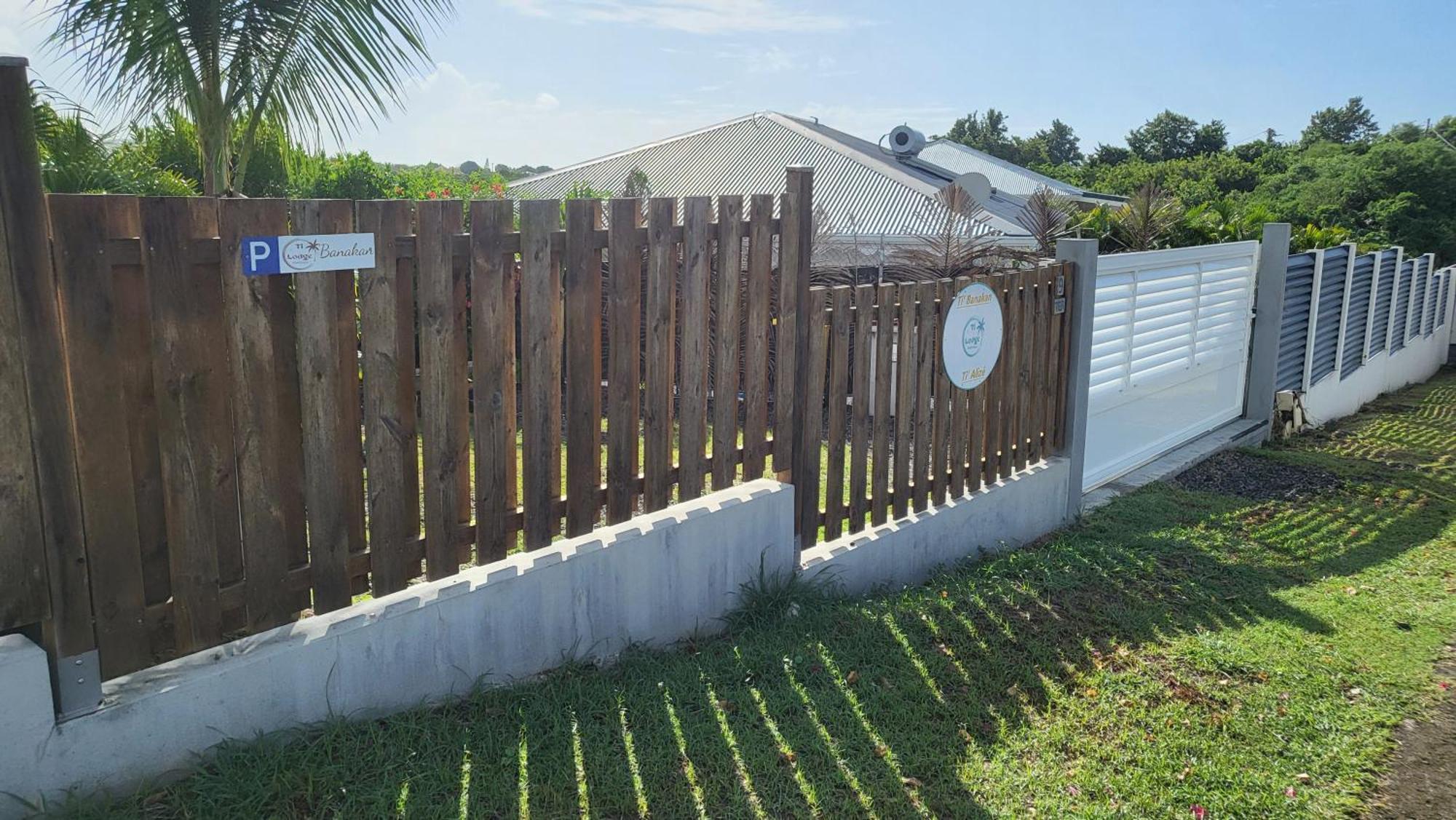 Bungalows Ti Lodge Martinique - Pres De La Plage Avec Jacuzzi Prive Sainte-Luce Exterior photo